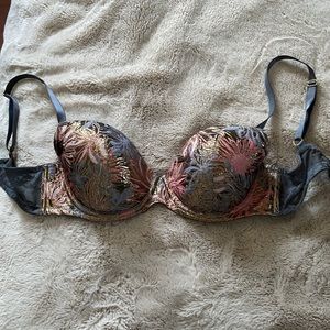 Victoria secret size 34D